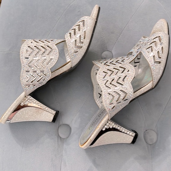 Pierre Dumas Sparkling Heels ~ Great for a Wedding ~ 7M~ worn 1X - Picture 3 of 7